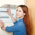 Électricité : comment bien choisir la puissance de son disjoncteur ?