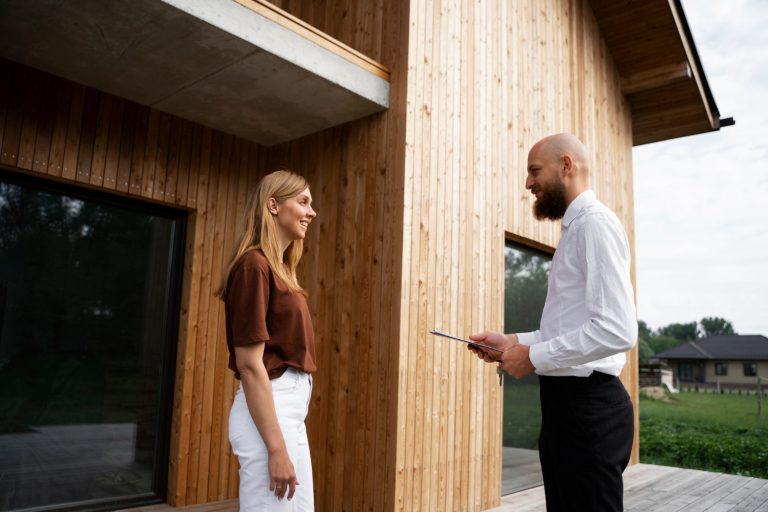 Faut-il opter pour une maison en bois ? Avantages et inconvénients à connaître