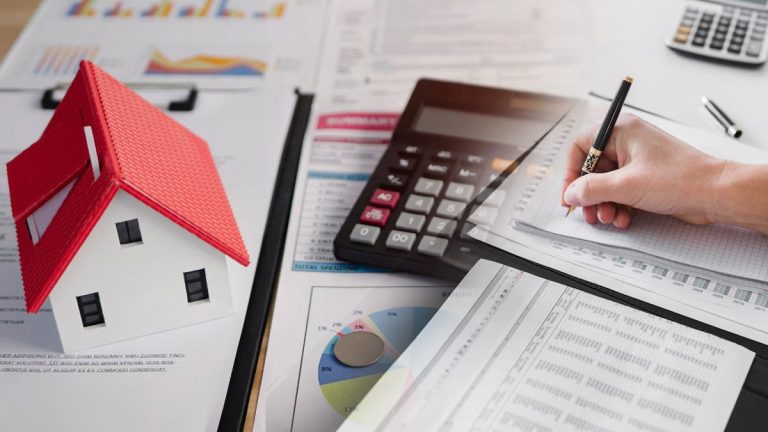 Taxe foncière des seniors de 65 à 75 ans : découvrez comment alléger vos impôts grâce à ce nouvel abattement fiscal !