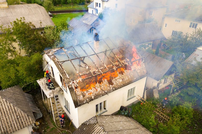 « On savait que cela allait se terminer comme ça » : indignation des habitants après l’incendie d’un immeuble squatté depuis des mois